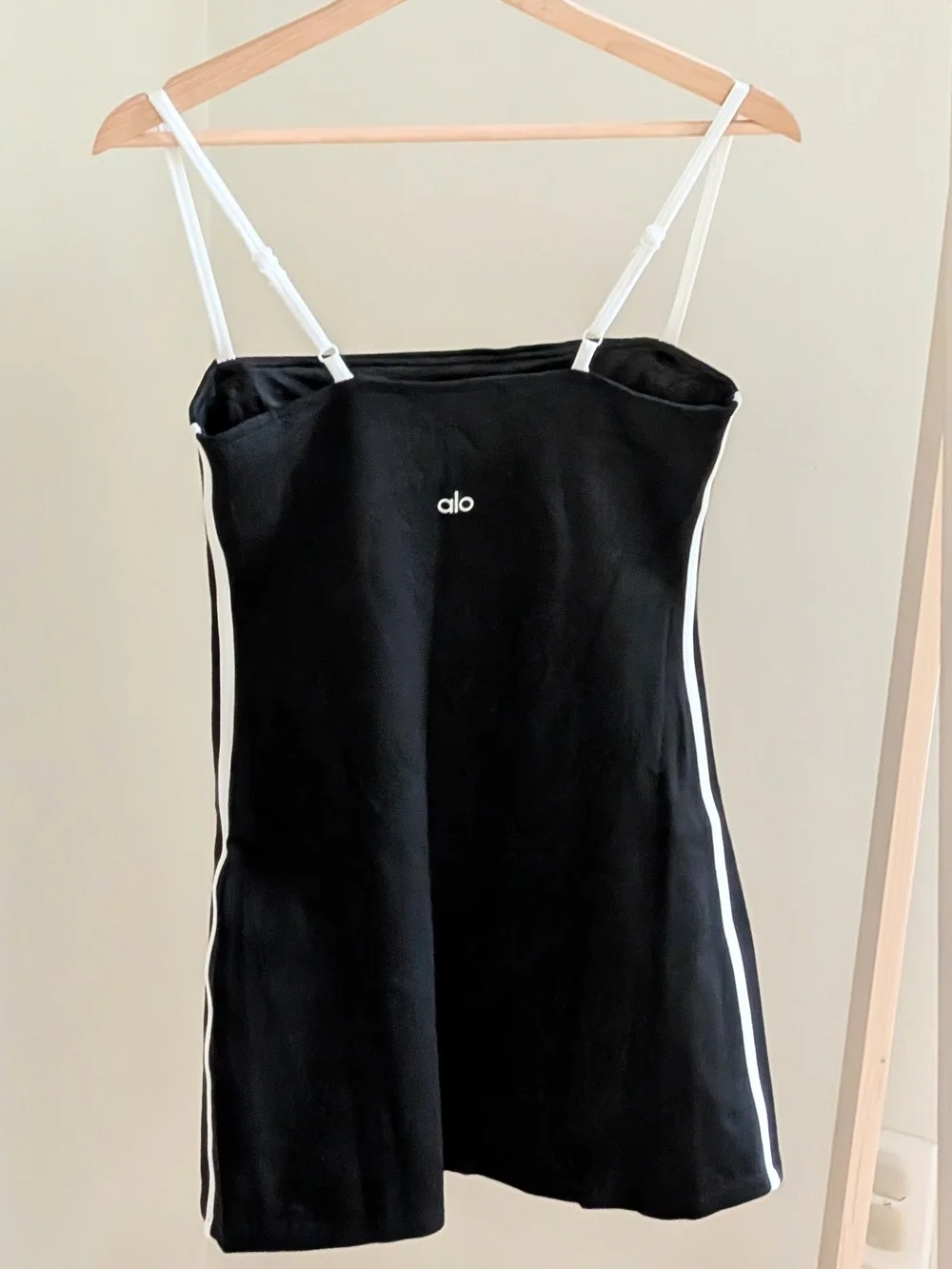 NWT ALO Yoga Airbrush Streamlined Contrast Trim Mini Skort Dress In Black - M